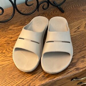 OOFOS Tan Recovery Shoes, Size M11/W13, Excellent Condition